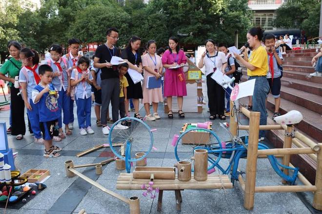 三都开展2024年幼儿园优秀自制玩教具评选活动(图2)