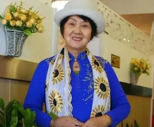“谁让我生孩百万房产就给他”60岁富婆重金求子小伙赴约(图3)