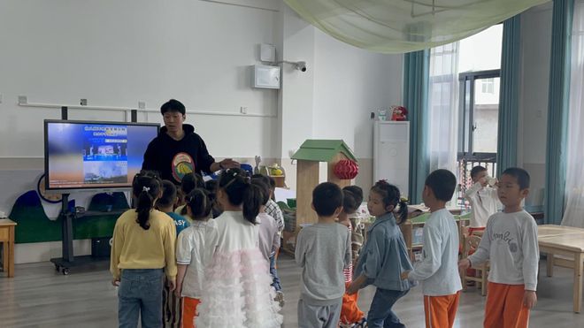 以“演”筑防护幼成长信阳师范大学附属幼儿园防拐骗演练活动