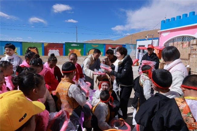 启今集团百万爱心物资抵达西藏那曲市和日喀则市温暖高原儿童