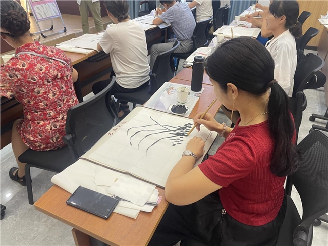 “15分钟养老服务圈”：鹤壁市示范区古城街道浦江社区的幸福生活新定义(图2)