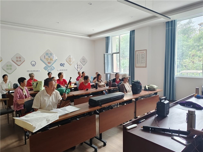 “15分钟养老服务圈”：鹤壁市示范区古城街道浦江社区的幸福生活新定义(图4)