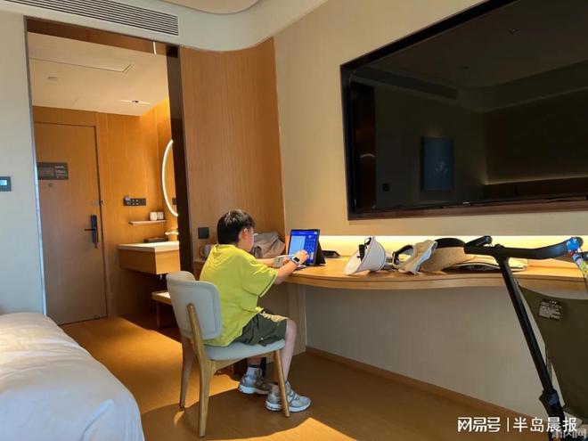 妈妈花9000元买“遛娃神器”！网友晒同款：在家积灰呢(图2)