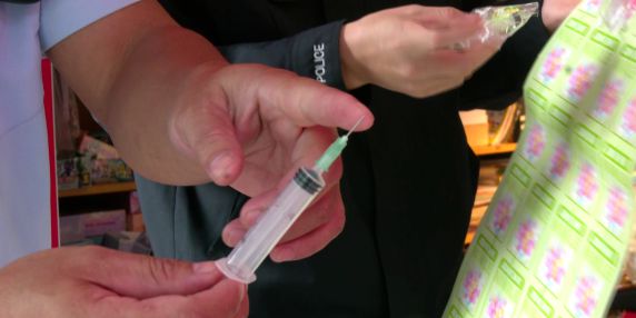 广西天峨一学校周边竟售卖“注射器”玩具存在很大的安全隐患！