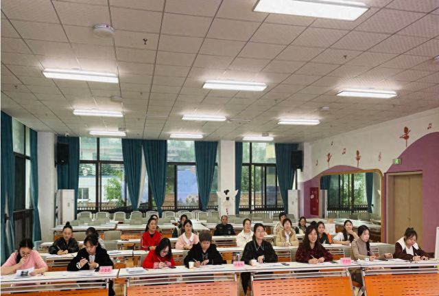 匠心巧手以玩促教宜宾市南溪区蜀粤幼儿园开展自制教玩具评比活动