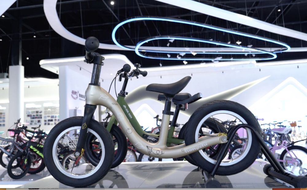 中国经济样本观察·“镇”了不起｜不种庄稼“种”童车：盐碱地“