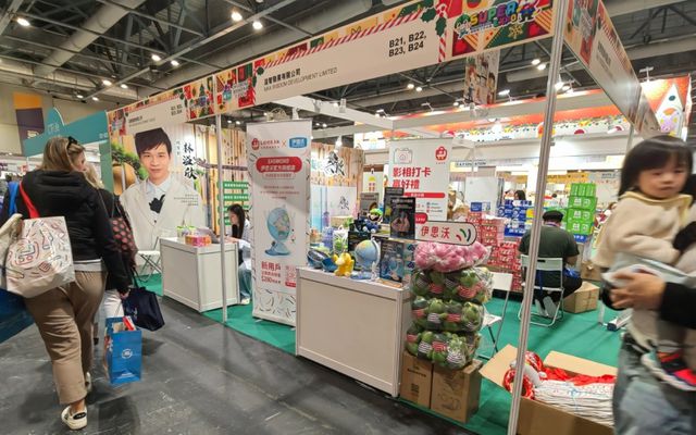 伊思沃亮相第七届香港儿童书展暨超级亲子用品展智能地球仪引爆全场(图4)