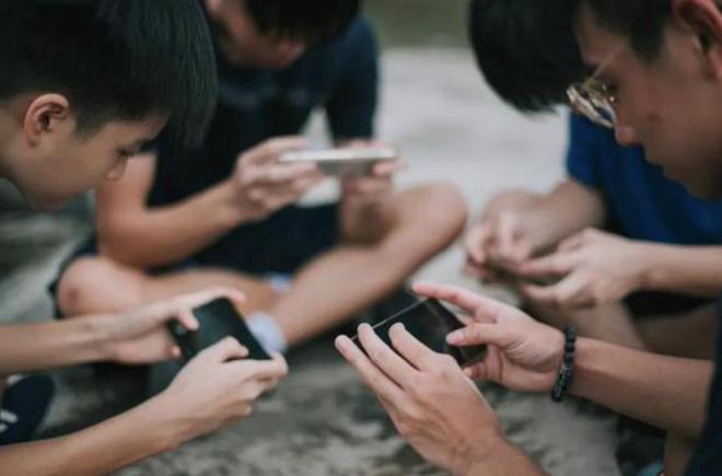 春节回家深感震撼:手机最先摧毁的可能是底层家庭的孩子(图8)