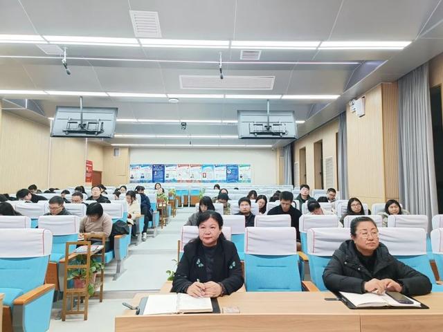 西安市经开三中召开2024—2025学年第二学期班主任培训会(图6)