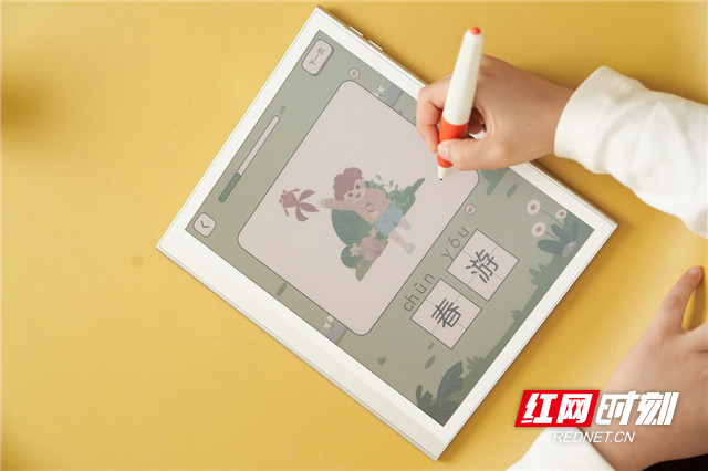 进军儿童启蒙市场小猿学练机发布教育行业首个彩墨屏产品(图2)