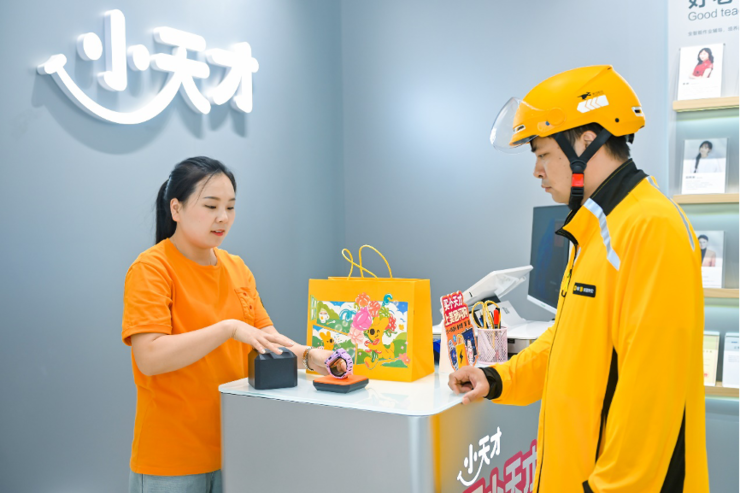 美团闪购与小天才达成战略合作：小天才儿童节销量涨超10倍、618成交额增长近16倍(图1)