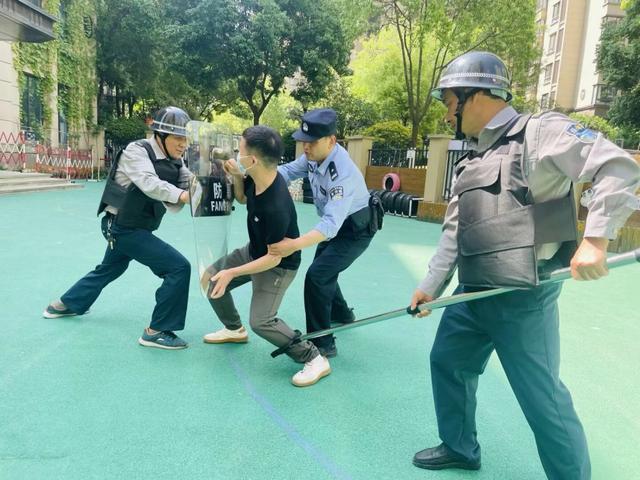 合肥幼教集团滨水花都幼儿园分园开展反恐防暴安全演练活动(图2)