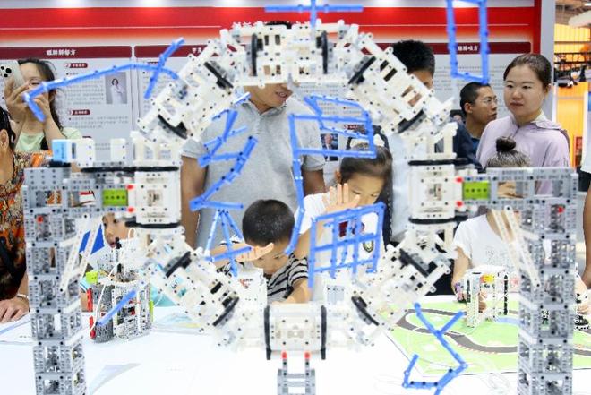 无人驾驶接驳车、手冲咖啡机器人本届服贸会科技体验再升级(图2)