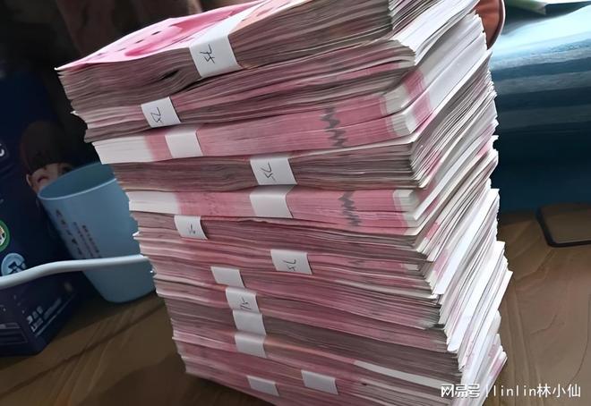 儿子拿着8000一个月工资女友要彩礼10万！一家人如何应对？(图2)