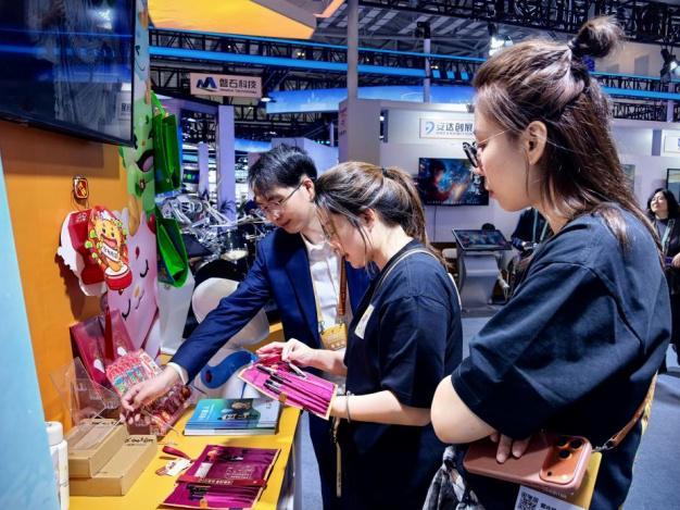 元小鳌IP闪耀第十届全国版博会安徽新华创新成果惊艳青岛