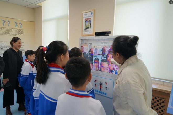 “化育未来”心理健康教育科普馆开馆为乡村儿童点亮“心灵驿站”(图2)
