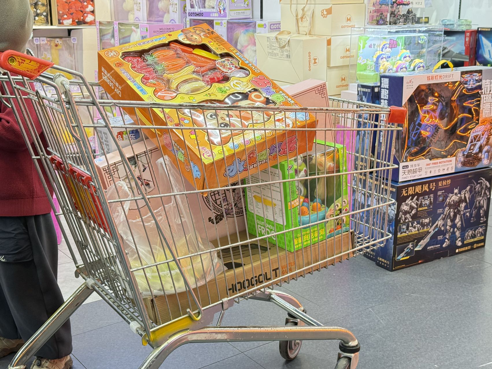 AI玩具成“年货顶流”！千亿级市场爆发这座玩具小城“拿捏”当代年轻人(图1)